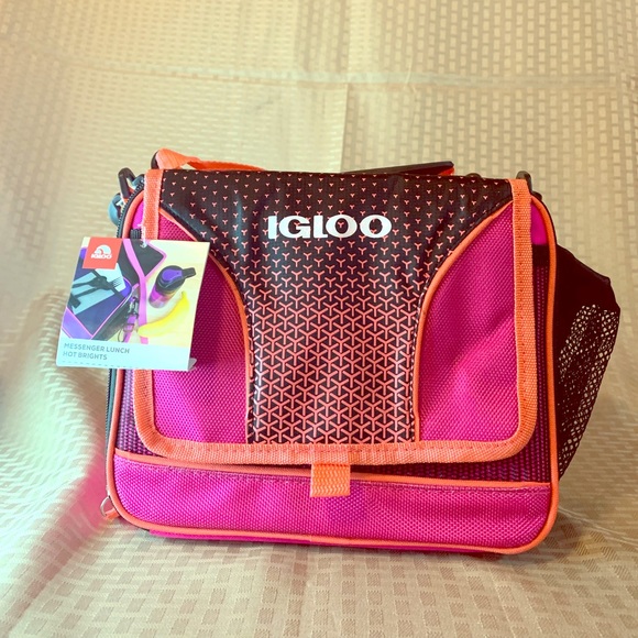 igloo Other - Bright Pink Igloo Lunch Box